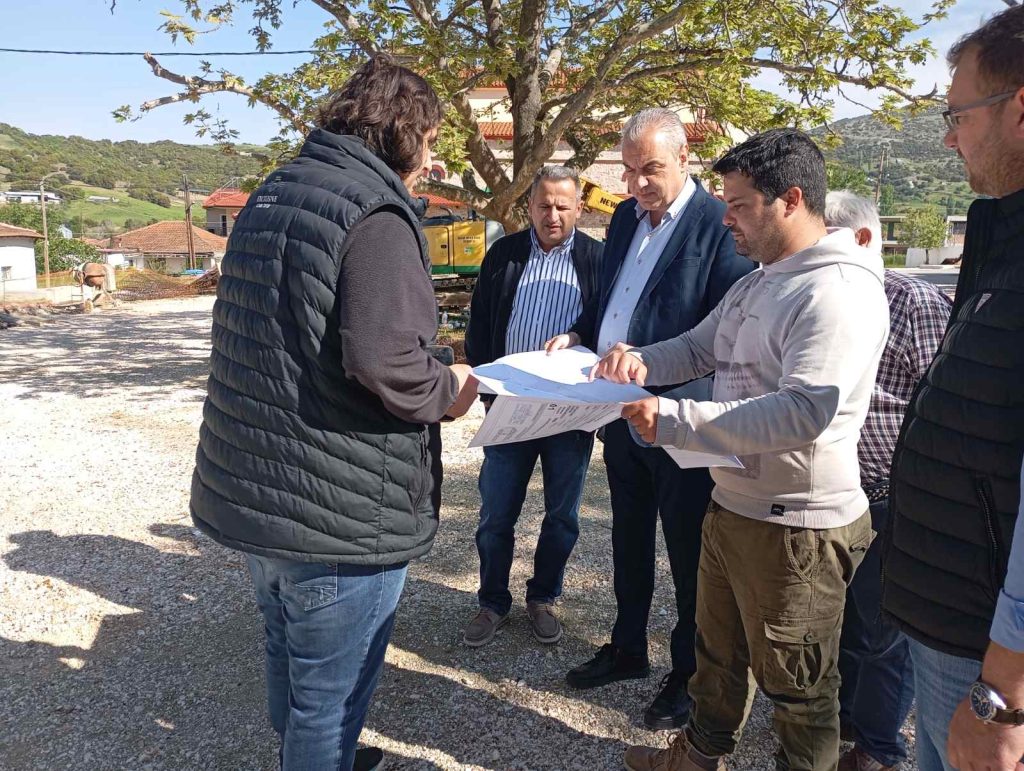 Δήμος Ελασσόνας: Σε εξέλιξη οι εργασίες ανάπλασης στην πλατεία Καλυβίων