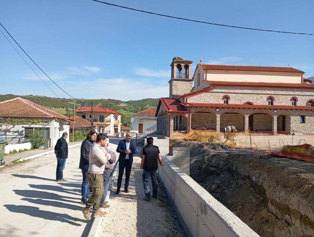 Δήμος Ελασσόνας: Σε εξέλιξη οι εργασίες ανάπλασης στην πλατεία Καλυβίων