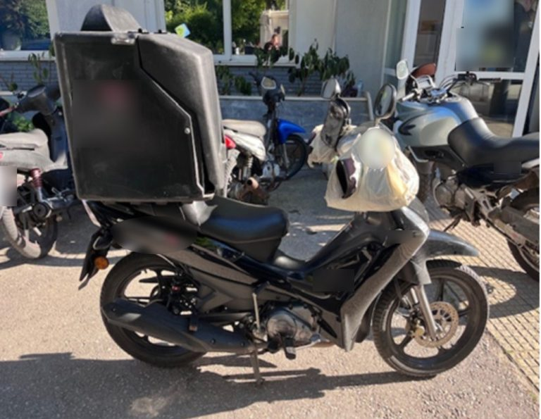 Στον εισαγγελέα ο 28χρονος που επιτέθηκε με πέτρες σε 8 άτομα στα βόρεια προάστια της Αττικής – Διώκεται για 1 κακούργημα και 5 πλημμελήματα
