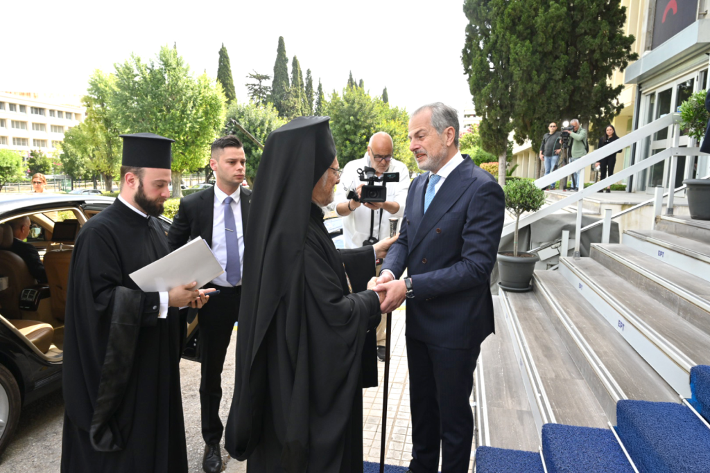 Ιστορική επίσκεψη του Οικουμενικού Πατριάρχη στην ΕΡΤ – «Οι δημοσιογράφοι έχετε ευθύνη να υπηρετείτε την αλήθεια»