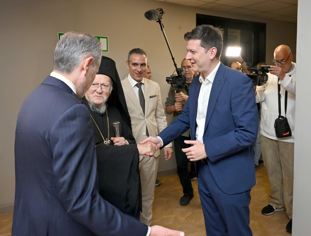 Ιστορική επίσκεψη του Οικουμενικού Πατριάρχη στην ΕΡΤ – «Οι δημοσιογράφοι έχετε ευθύνη να υπηρετείτε την αλήθεια»