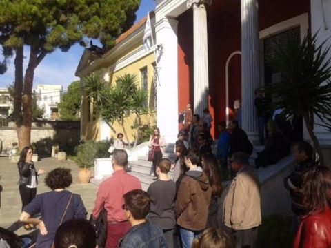Η πορεία αναβάθμισης της γραμμής για του Μουτζούρη και τα γνήσια αντίγραφα στη Βουλή