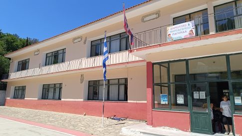 Μεγάλη Παρασκευή: Με κατάνυξη η Αποκαθήλωση στον Πολύανθο Ροδόπης