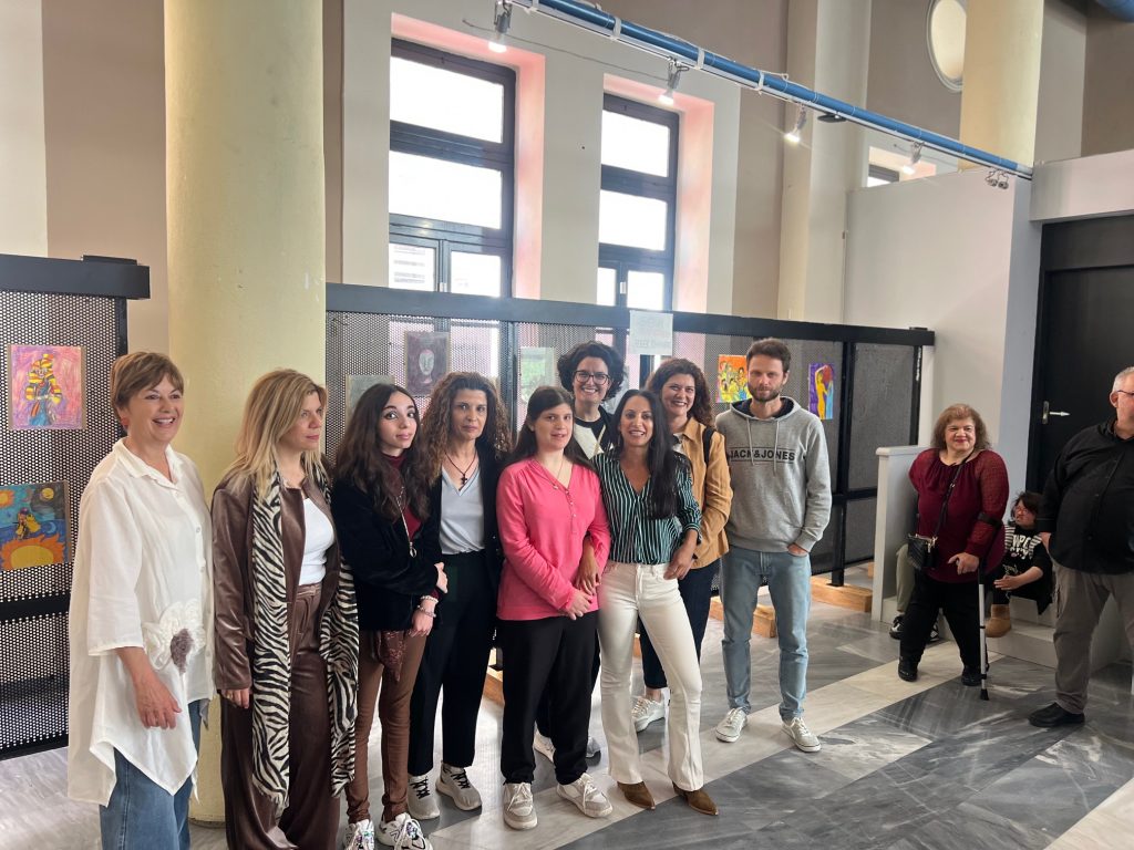 Καλαμάτα: Χρώματα ψυχής και δύναμης στην έκθεση ζωγραφικής δύο μαθητριών ειδικών σχολείων