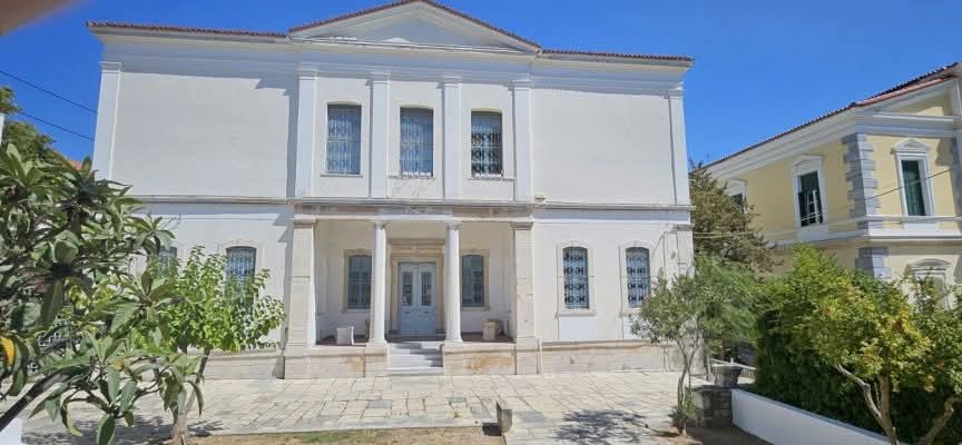 Συγκέντρωση διαμαρτυρίας στη Σάμο για την απόλυση εργαζόμενης μονογονέα παιδιού με αυτισμό