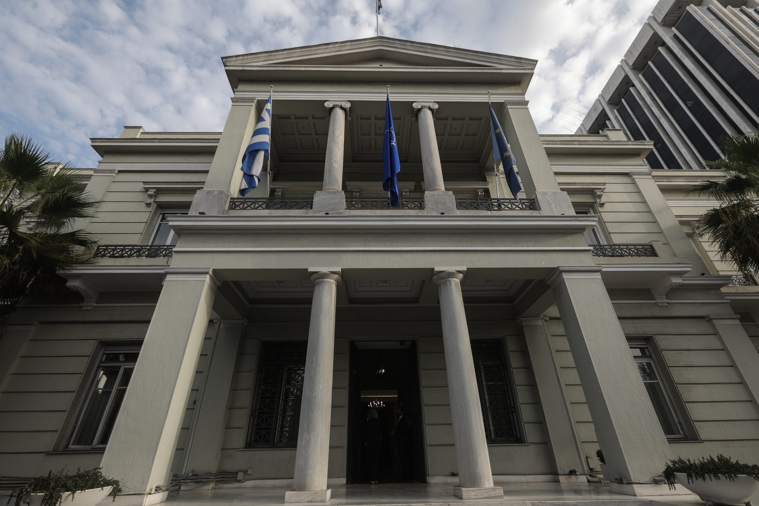 ΥΠΕΞ: Έντονη ανησυχία για τα επεισόδια στη Σβέρνιτσα της Αλβανίας – Τραυματίστηκε Έλληνας πολίτης