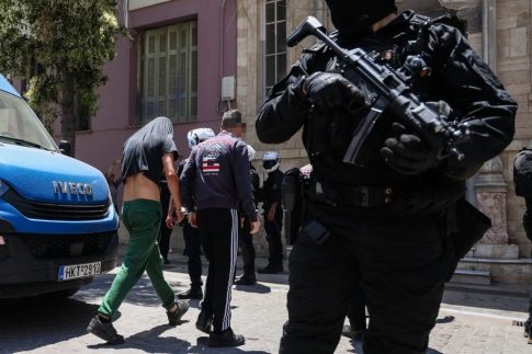 Σφοδρή χαλαζόπτωση στις Δάφνες Ηρακλείου – Μεγάλες ζημιές σε αμπέλια