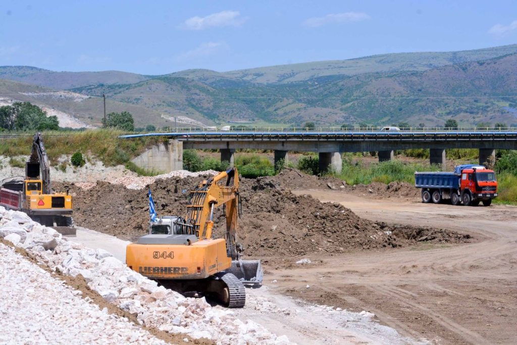 Αυτοψία Κουρέτα στα έργα στον ποταμό Φαρσαλίτη