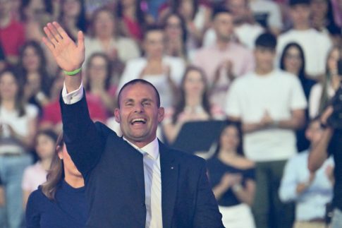 Λάος: Ανασύρθηκε σώος ένας από τους απεγκλωβισμένους στο πλημμυρισμένο σπήλαιο