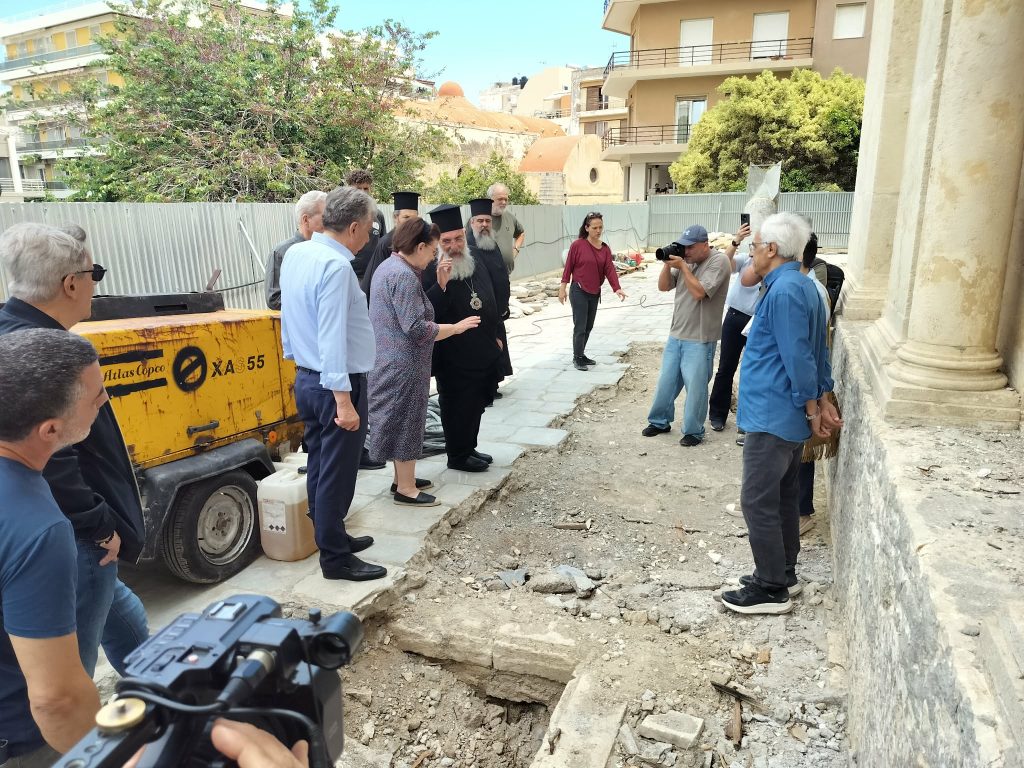 Ηράκλειο: Τα έργα στα ενετικά τείχη και τον Μητροπολιτικό Ναό του Αγίου Μηνά επιθεώρησε η Λίνα Μενδώνη