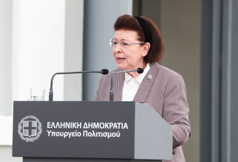 «Με την πένα και το μικρόφωνο – 40 χρόνια στα ΜΜΕ» – Ένα βιβλίο του Γιάννη Γαλανόπουλου