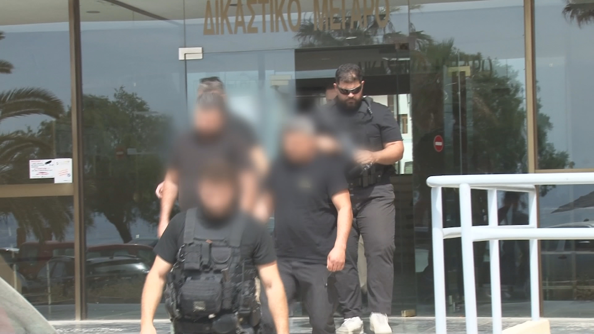 Οικογενειακή «μαφία» στην Κρήτη: Την Παρασκευή στον ανακριτή οι τρεις συλληφθέντες – Μιλούν για «σκευωρία»