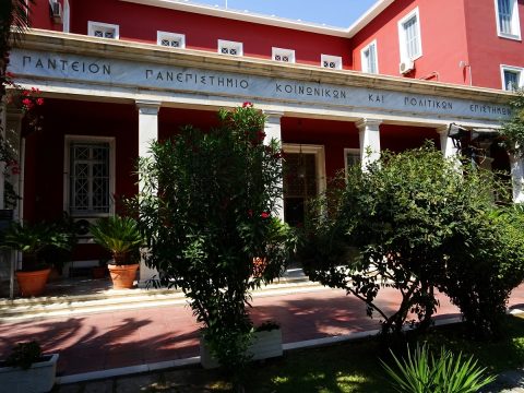 Κομισιόν: H ΕΕ επιβραδύνει – Η Ελλάδα αντέχει, σύμφωνα με τις εαρινές οικονομικές προβλέψεις