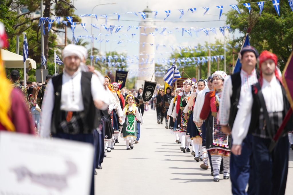 Αλεξανδρούπολη:Τιμά τα «Ελευθέρια» της με μεγαλειώδη παρέλαση και διέλευση F-16 και ελικοπτέρων Kiowa Warrior