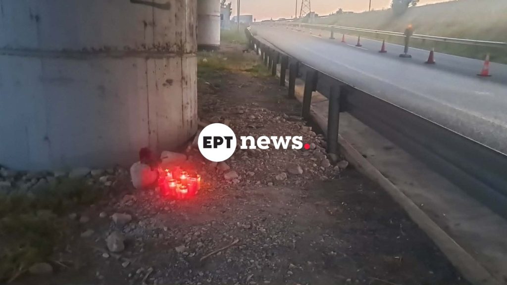 Πάτρα: Πώς έγινε το τροχαίο που έχασαν τη ζωή τους πατέρας και γιος – Λουλούδια και κεριά στο σημείο του δυστυχήματος άφησαν φίλοι και συγγενείς