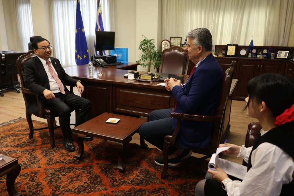Τον Περιφερειάρχη ΑΜΘ επισκέφθηκε ο Κινέζος Πρέσβης – Προοπτικές συνεργασίας σε σειρά τομέων
