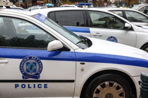 Κυψέλη: Η στιγμή που ο 26χρονος φέρεται να μεταφέρει τη βαλίτσα με τη σορό της Βρετανίδας