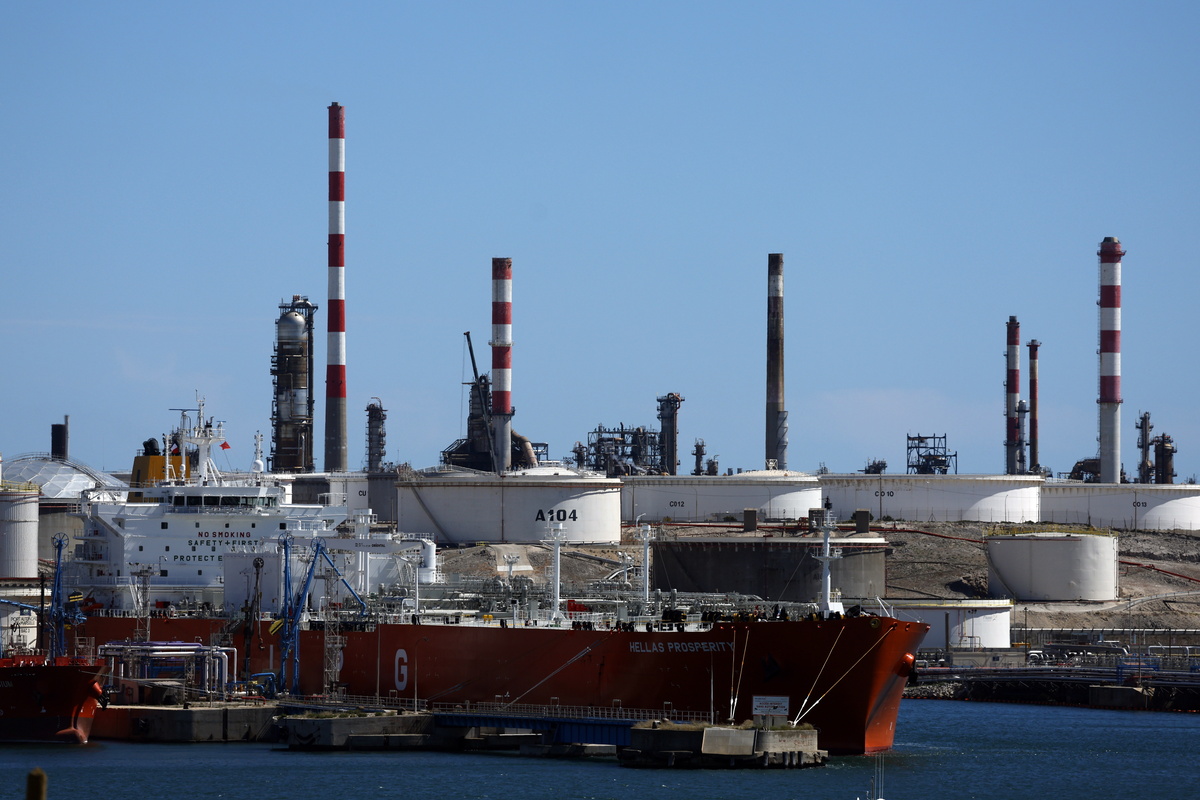 Η αβεβαιότητα στις ειρηνευτικές συνομιλίες για το Ιράν διατηρεί στα ύψη τις τιμές του πετρελαίου