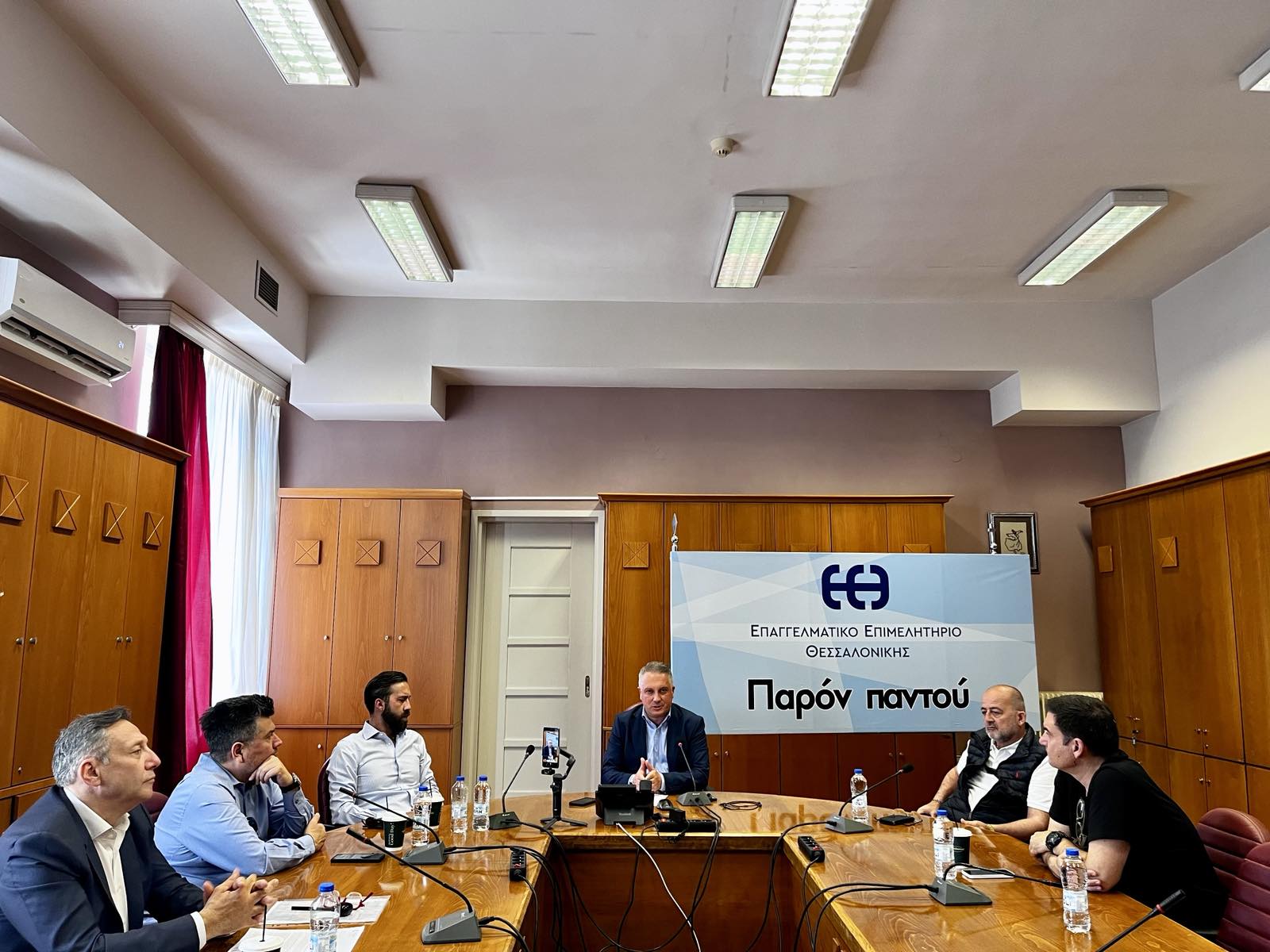 Κλείσιμο βάσης Ryanair: Xρειαζόμαστε εφαρμόσιμο σχέδιο τόνισαν σε σύσκεψη του ΕΕΘ εκπρόσωποι φορέων του τουρισμού