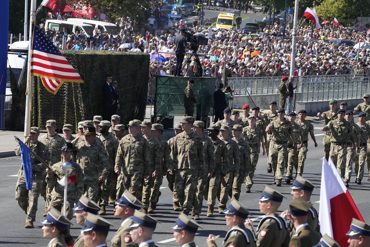 Η Πολωνία θα κατασκευάσει μια «μικρή πόλη» για τους 5.000 Αμερικανούς στρατιώτες που θα της στείλει ο Τραμπ