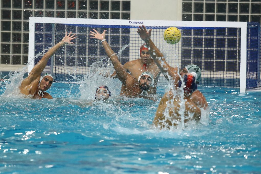 Πόλο Α1 ανδρών: Ο Ολυμπιακός πέρασε επιβλητικά με 20-14 από το Σεράφειο επί του Παναθηναϊκού και είναι αγκαλιά με τον 14ο σερί τίτλο