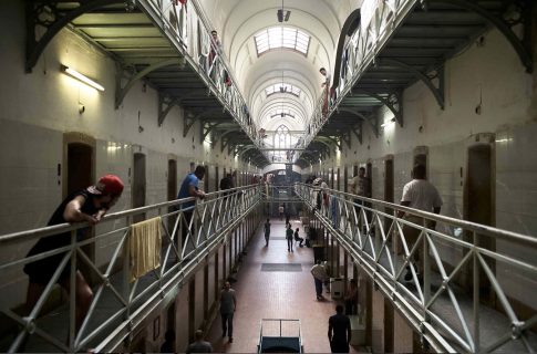 Έντονη οσμή αερίου στα νότια προάστια – «Δεν έχει διαπιστωθεί διαρροή» λέει το υπουργείο Πολιτικής Προστασίας
