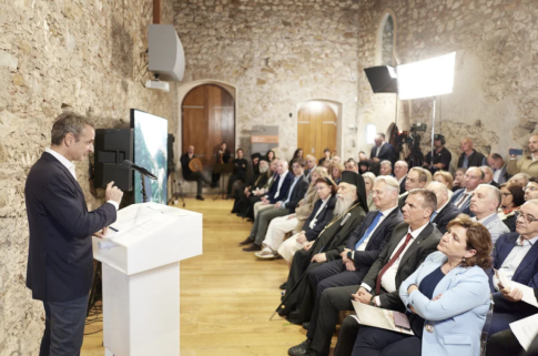 Σύλληψη 56χρονου στην Κορινθία για ναρκωτικά, όπλα και υπεξαίρεση μνημείων