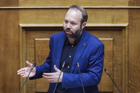 Ιράν: Χρεώνουμε τέλη για «υπηρεσίες πλοήγησης» μέσω του Ορμούζ, όχι διόδια