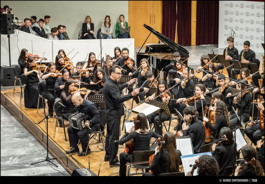Συγκίνηση και ελπίδα στην πρώτη συναυλία της Συμφωνικής Ορχήστρας Μουσικών Σχολείων Κεντρικής Μακεδονίας (βίντεο)