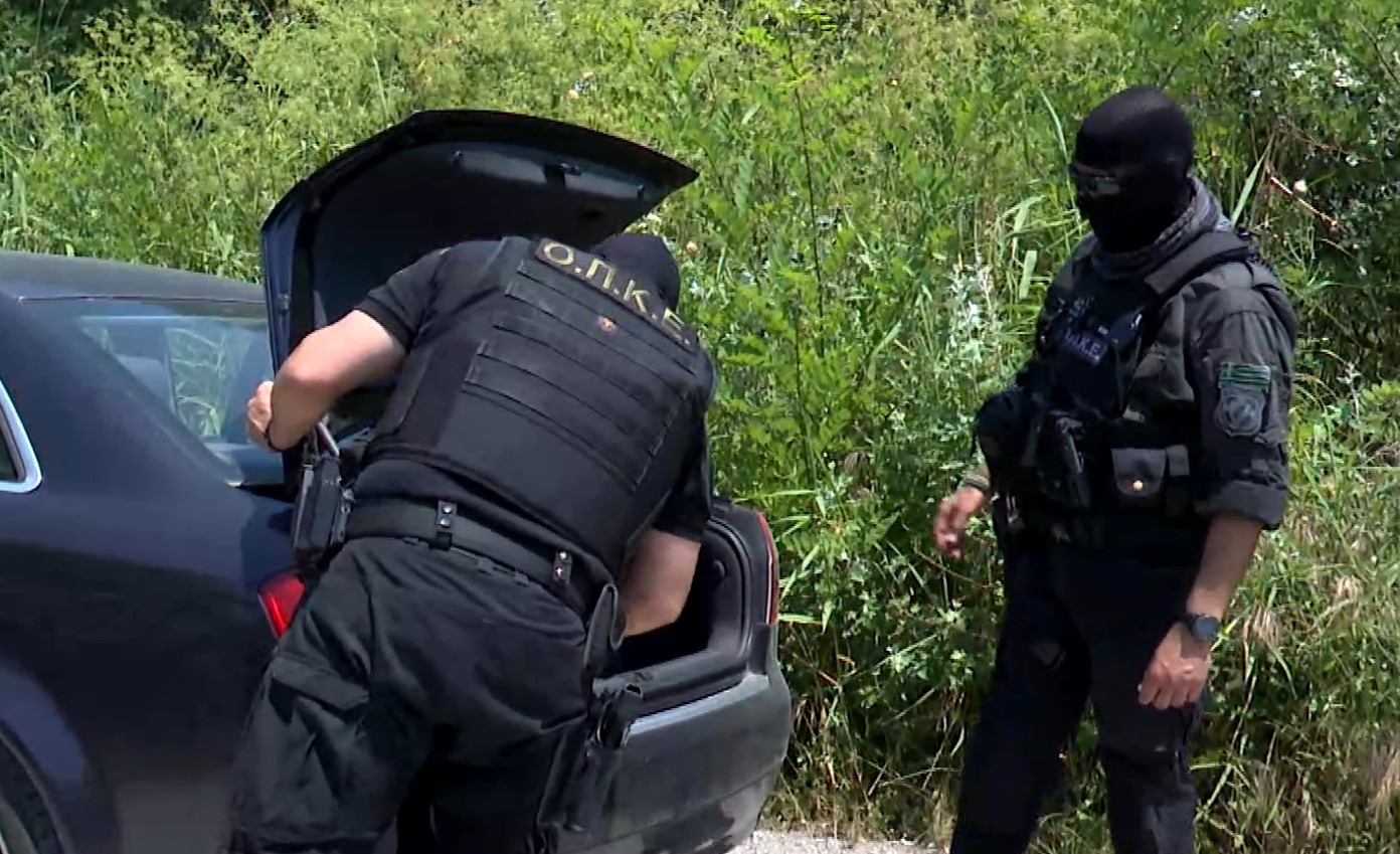 Με “χειρουργική ακρίβεια” άνδρες της ΟΠΚΕ αφόπλισαν άνδρα που απειλούσε τον πατέρα του