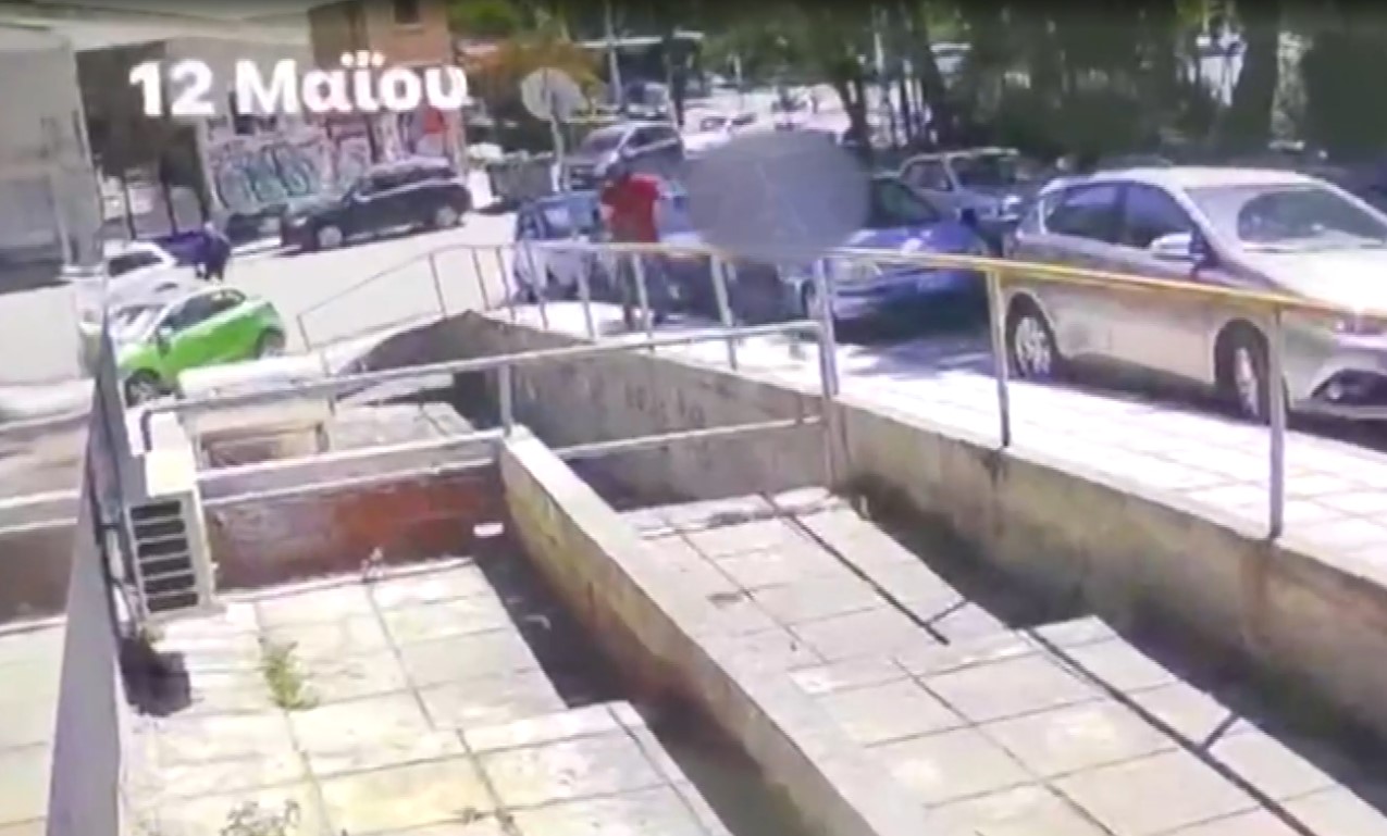 Άγρια επίθεση σε 52χρονη από 25χρονο: Υπό την απειλή μαχαιριού την ακινητοποίησε, την έριξε στο πάτωμα και την χτύπησε