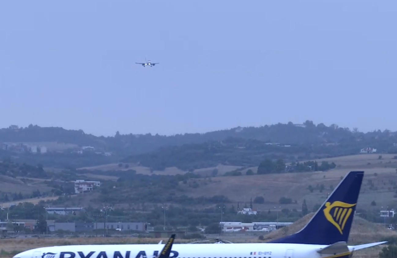 Συνεχείς συσκέψεις στη Θεσσαλονίκη για παραμονή της Ryanair: Ανησυχία για τις επιπτώσεις στον τουρισμό της Βόρειας Ελλάδας σε ενδεχόμενη αποχώρηση