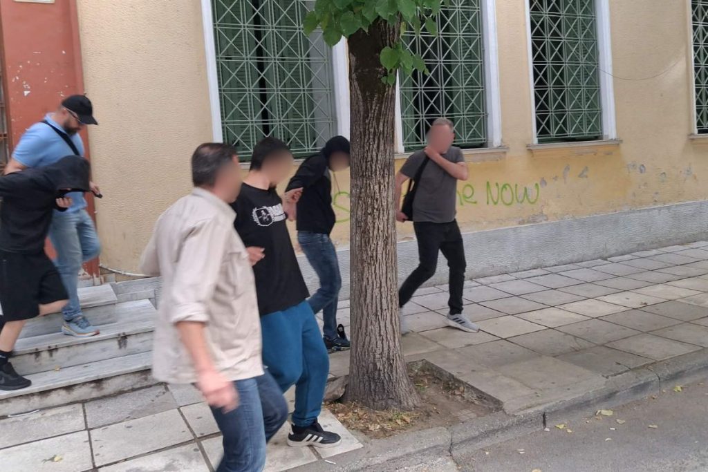 Σέρρες: Προφυλακιστέοι οι έξι απο τους εννέα συλληφθέντες της εγκληματικής ομάδας διακίνησης ναρκωτικών – Ανάμεσα τους δύο ανήλικοι