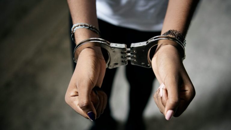 Κέρκυρα: Συνελήφθησαν 2 νεαρές για κλοπή από mini market του νησιού  