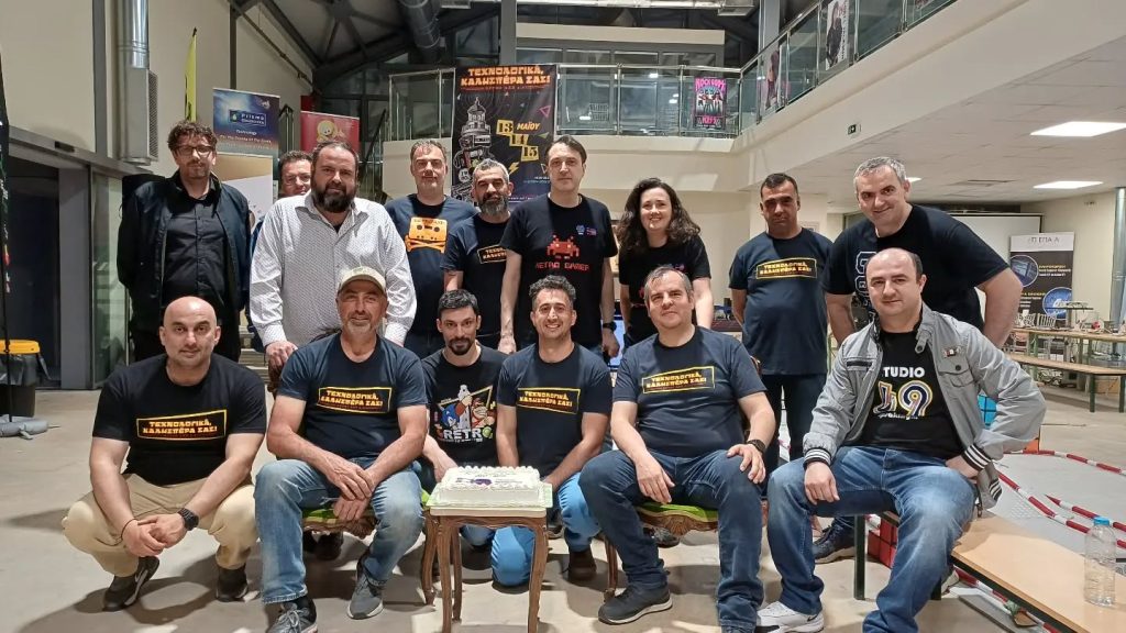 «Τεχνολογικά καλησπέρα σας» με 5.000 επισκέπτες στα “πειρατικά” ραδιοφωνικά στούντιο των ’80s του RetroXD 3.0