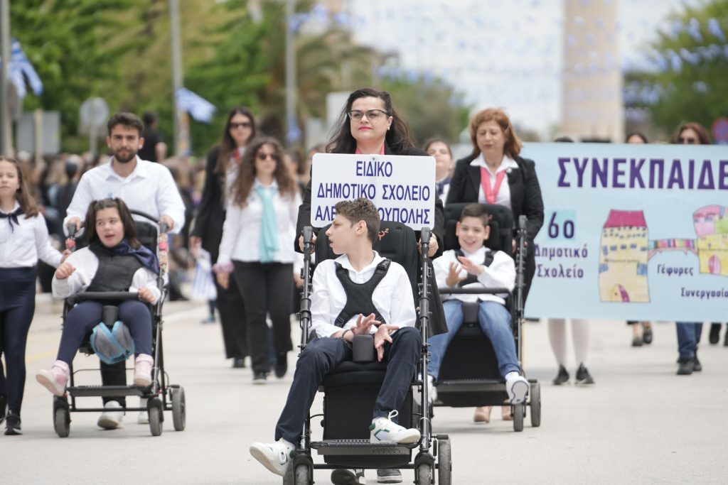 Η Αλεξανδρούπολη τίμησε τα 106 χρόνια από την απελευθέρωσή της με μεγαλειώδη παρέλαση