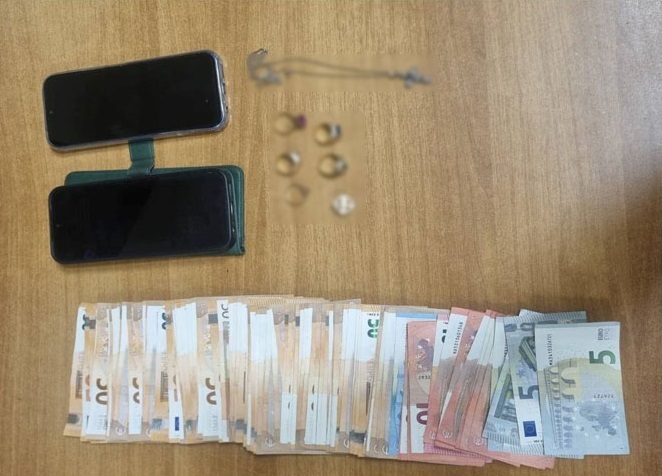 Χειροπέδες σε δύο άτομα που εξαπάτησαν ηλικιωμένη στον Βόλο