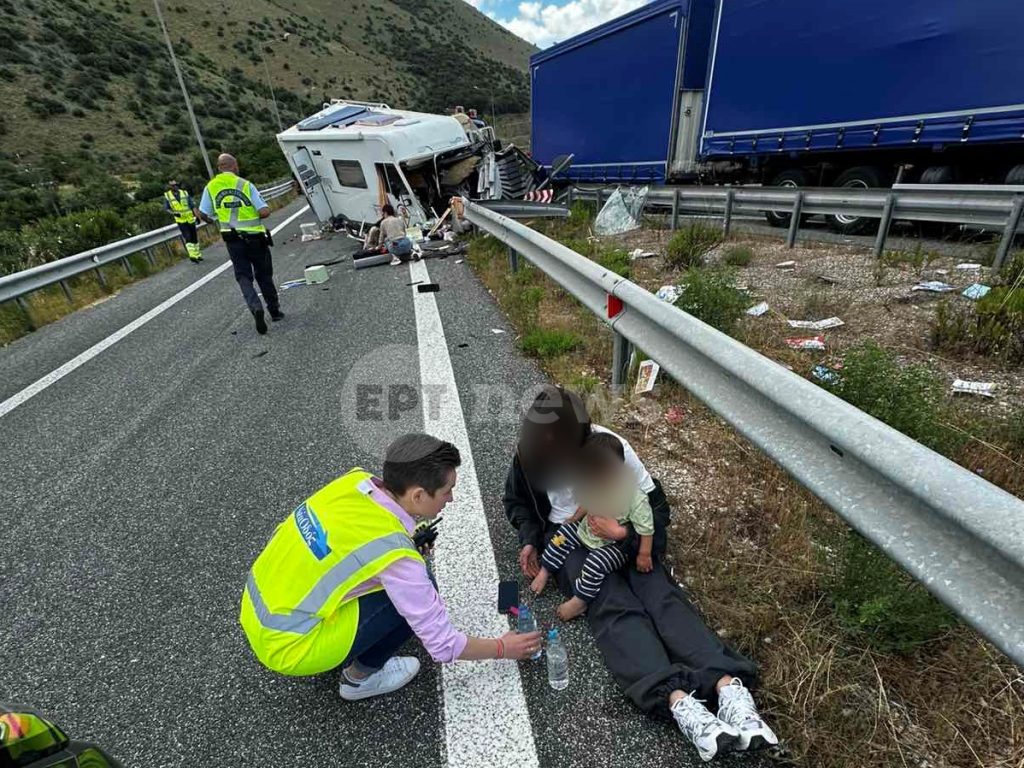 Εκτροπή τροχόσπιτου στην Ιόνια Οδό – Στο νοσοκομείο οικογένεια από τη Γαλλία