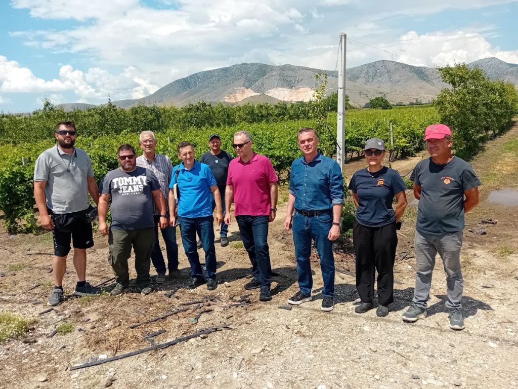 Σε χαλαζόπληκτες περιοχές του Τυρνάβου στελέχη της Περιφέρειας Θεσσαλίας και του ΕΛΓΑ