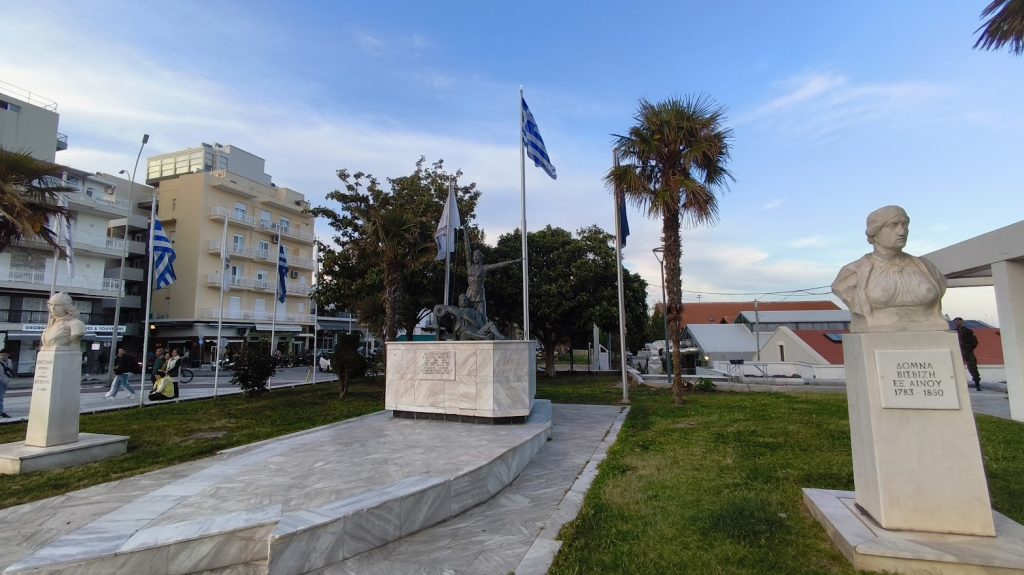 Στο μνημείο Χατζηαντώνη και Δόμνας Βιζβύζη η επίσημη έπαρση-υποστολή της Ελληνικής σημαίας Φρουράς Αλεξανδρούπολης