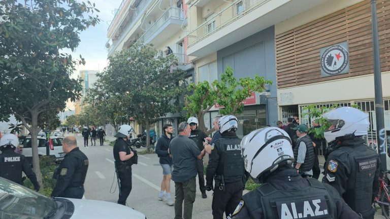 Ένταση στη Λέσχη Εργαζομένων μετά από ακτιβιστική παρέμβαση στο Δημαρχείο Βόλου