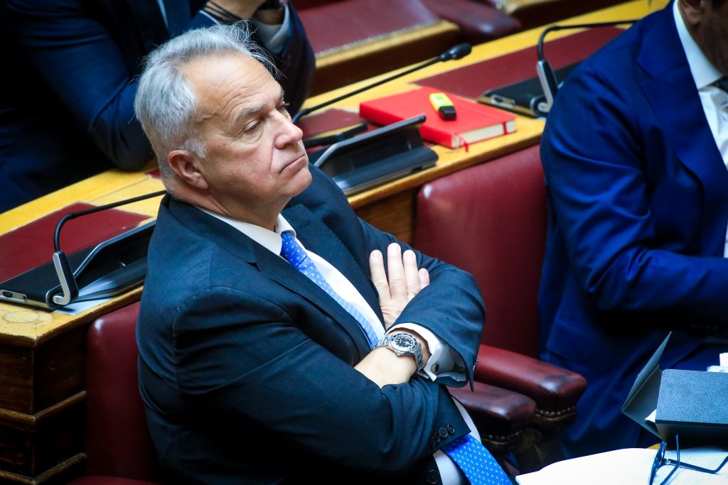 Με 151 βουλευτές η απόφαση για σύσταση Εξεταστικής για τις τηλεφωνικές παρακολουθήσεις – Αποχώρησαν ΠΑΣΟΚ και ΣΥΡΙΖΑ