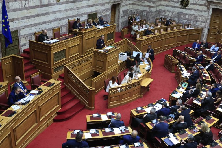 Με 151 βουλευτές η απόφαση για σύσταση Εξεταστικής για τις τηλεφωνικές παρακολουθήσεις – Αποχώρησαν ΠΑΣΟΚ, ΣΥΡΙΖΑ, ΚΚΕ