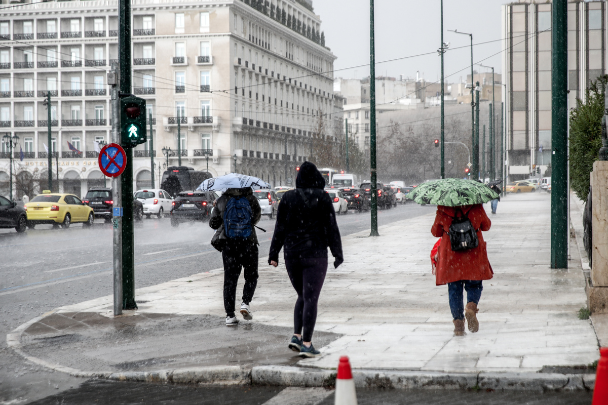 Καιρός: Βροχές, κρύο και ισχυροί άνεμοι την Κυριακή, βελτίωση από Δευτέρα – Η πρόγνωση του καιρού από την Αν. Τυράσκη