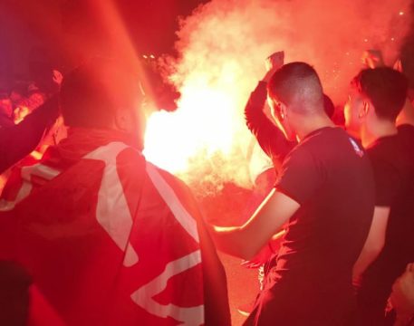 Με τραγούδια και βεγγαλικά οι πανηγυρισμοί στη Ζάκυνθο για την κατάκτηση του τροπαίου από τον Ολυμπιακό