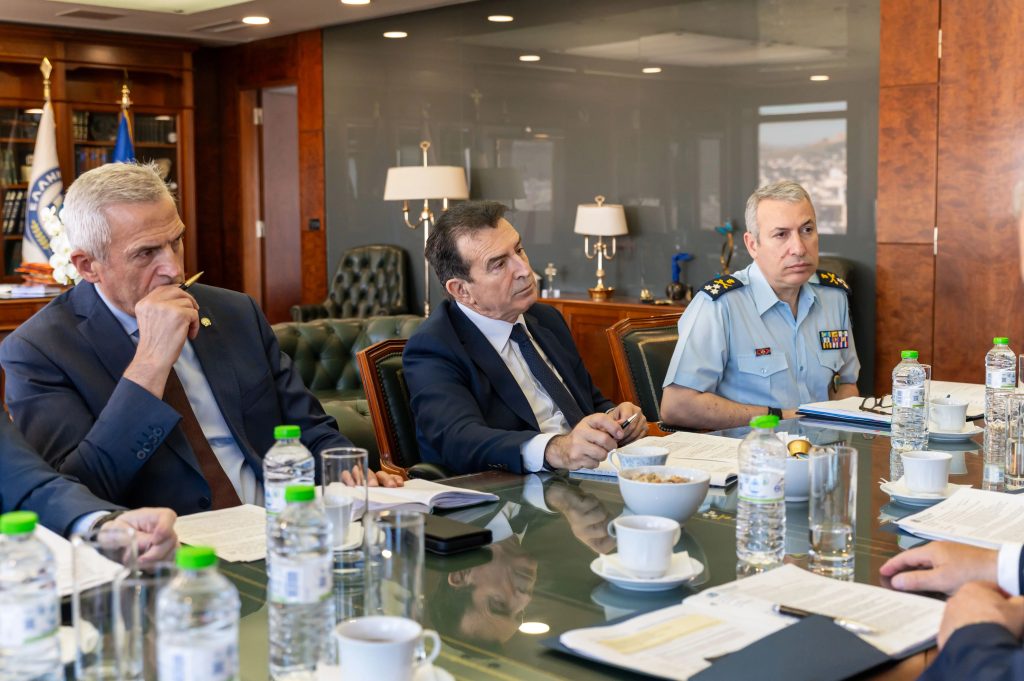 Συνάντηση Χρυσοχοϊδη με Αμερικανούς αξιωματούχους για ενίσχυση της συνεργασίας Ελλάδας – ΗΠΑ στον τομέα ασφάλειας