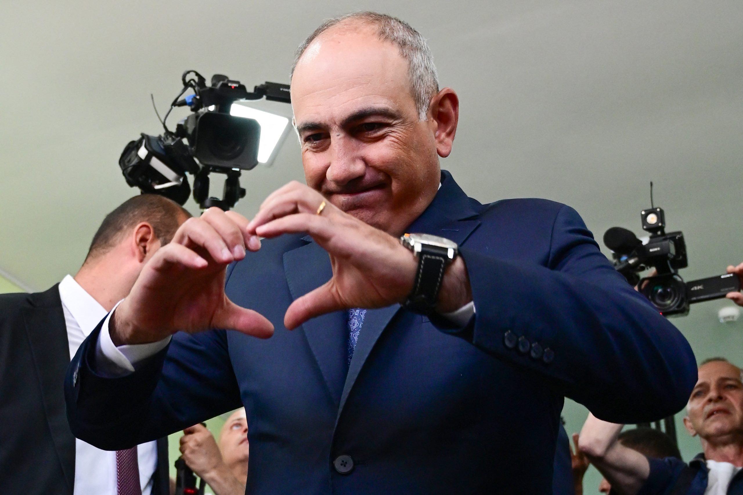Αρμενία: Η ΕΕ συγχαίρει τον Πασινιάν για ιστορική εκλογική ν
