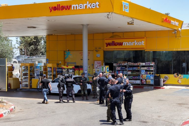 Ένας νεκρός και τουλάχιστον 5 τραυματίες σε τρομοκρατική επίθεση στο Ισραήλ – «Εξουδετερώθηκε» ο δράστης