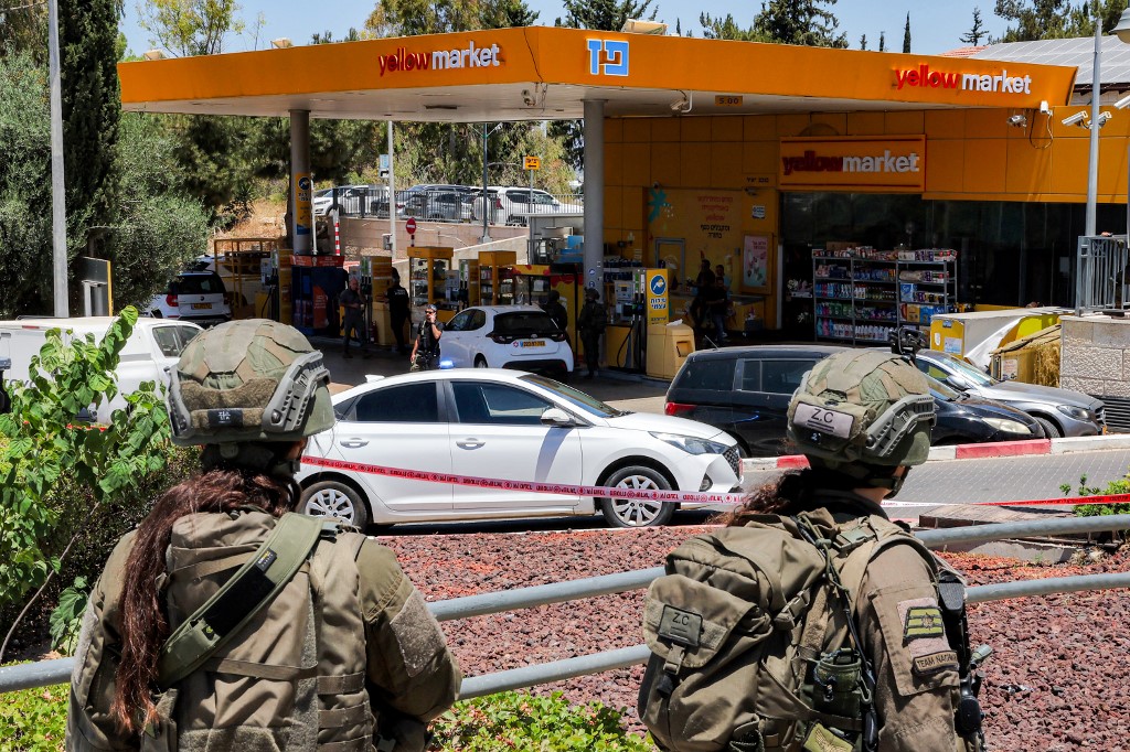 Ένας νεκρός και τουλάχιστον 5 τραυματίες σε τρομοκρατική επίθεση στο Ισραήλ – «Εξουδετερώθηκαν» οι δύο δράστες