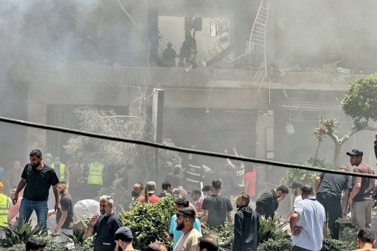 Live: Τουλάχιστον δύο νεκροί από το ισραηλινό σφυροκόπημα στη Βηρυτό